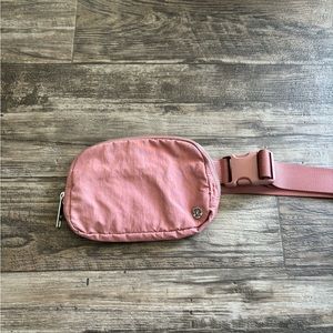 Lululemon everywhere belt bag